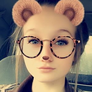 Meet your Posher, Caitlyn